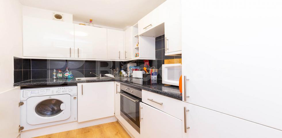 			SPACIOUS 3 BED MINS TO TUBE!, 3 Bedroom, 1 bath, 1 reception Flat			 Criterion Mews, ARCHWAY 